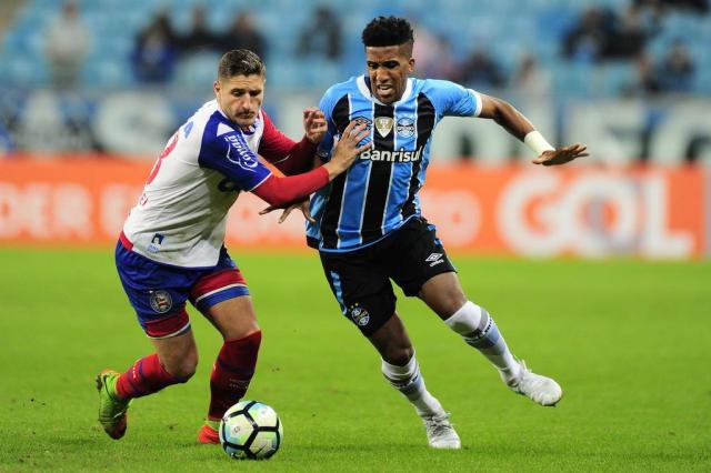 Grêmio vence o Bahia e encosta no líder Corinthians