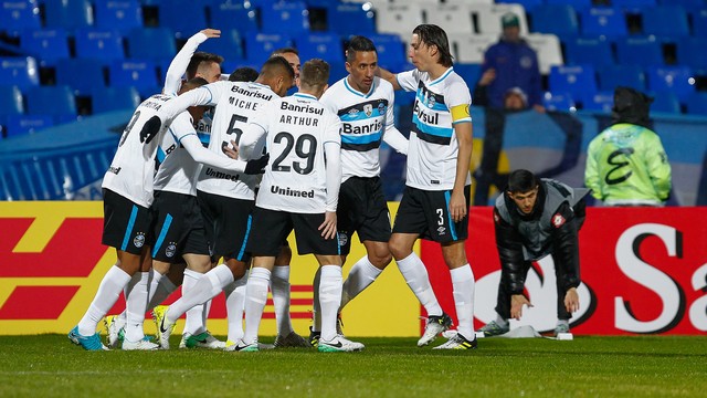 Grêmio vence na Argentina e conquista boa vantagem para o jogo de volta