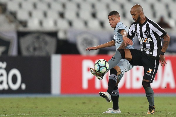 Com time reserva, Grêmio perde para o Botafogo na bertura do returno