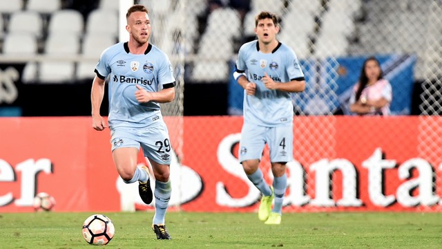 Grêmio e Botafogo ficam no zero no Engenhão