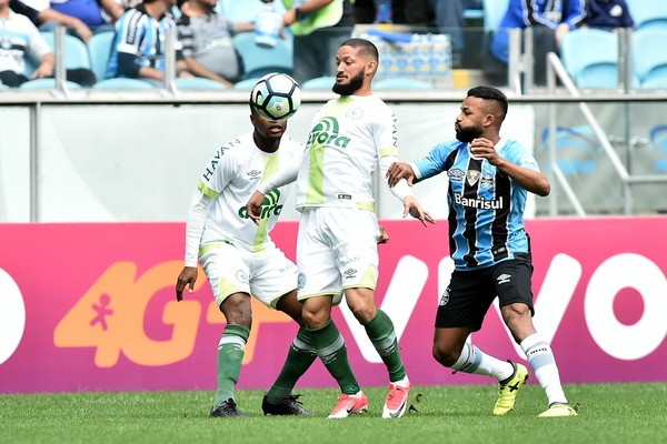 Grêmio é derrotado pela Chapecoense antes de partida decisiva pela Libertadores