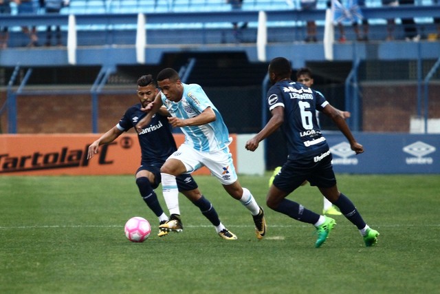 Reservas do Grêmio vacilam e time empata com o Avaí