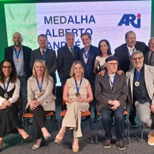 Rogério Amaral recebe a Medalha Alberto André em cerimônia no Dia do Jornalista